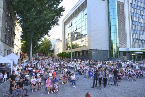 Te salut, Chișinău!