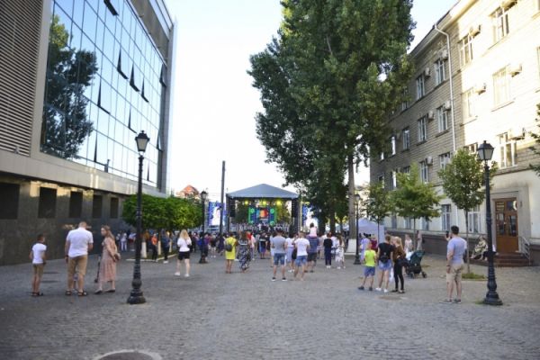 Te salut, Chișinău!