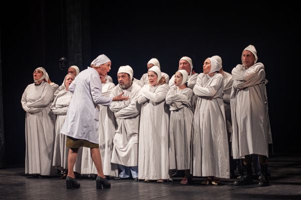 Istoria comunismului povestită pentru bolnavii mintal