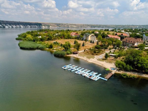 Hiking / BBQ Boat Cruise & Natural Wine Tasting