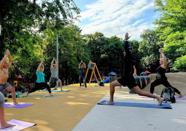 Morning Yoga in Valea Trandafirilor