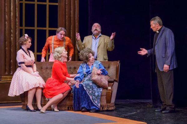 "Divas, or in the theater only girls" Performance