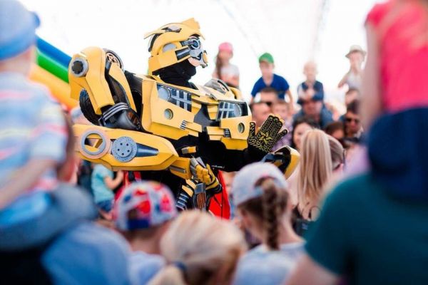 Spectacol Synopsis  de la "Liga Roboților"