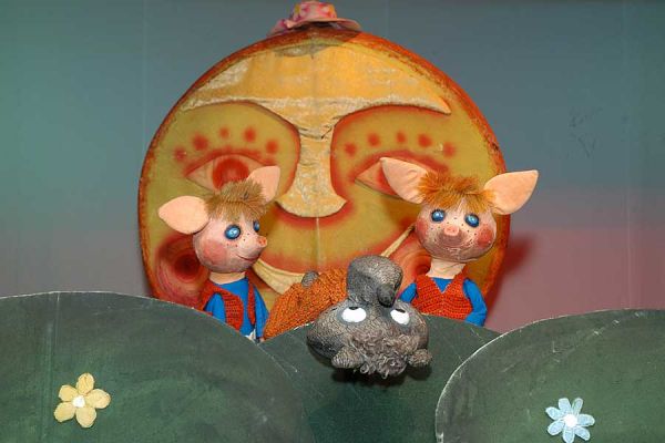 "Piggy Chok" Performance