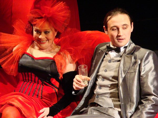 Spectacolul "Cui i-e frica de Virginia Woolf?"